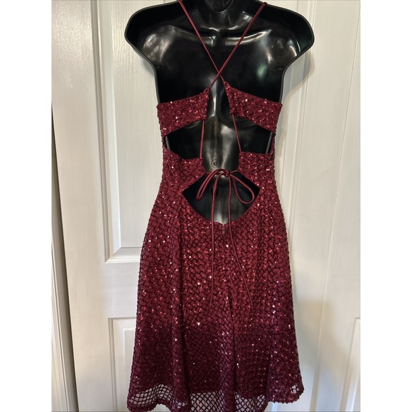 City Vibe Burgundy Sequin Lace Back Dress Junior's Size 9 - Picture 4 of 6